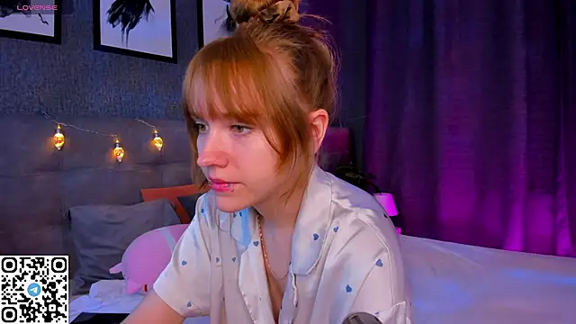 Snapshot of EmmaPratt chatting on 12-20-25, 01:23 EmmaPratt online show from 12-20-25, 01:23