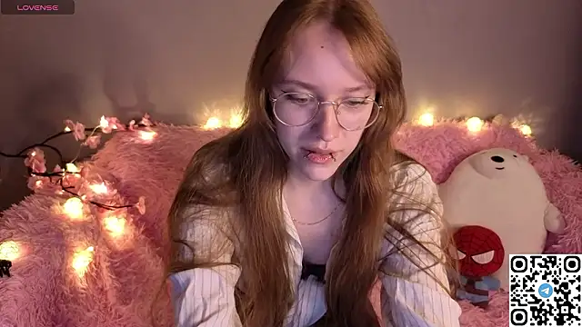 Snapshot of EmmaPratt chatting on 01-14-26, 01:11 EmmaPratt online show from 01-14-26, 01:11