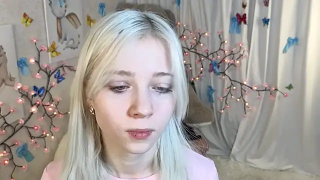 Snapshot of ViollaBloom chatting on 01-10-26, 01:18 ViollaBloom online show from 01-10-26, 01:18