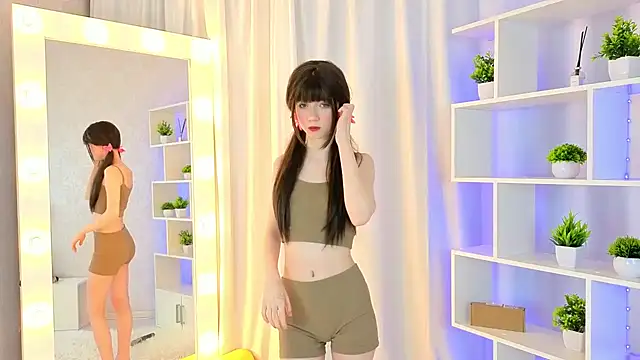 Snapshot of ViollaBloom chatting on 02-13-26, 02:07 ViollaBloom online show from 02-13-26, 02:07