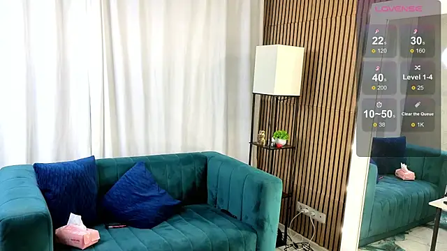 Snapshot of ViollaBloom chatting on 02-20-26, 06:26 ViollaBloom online show from 02-20-26, 06:26