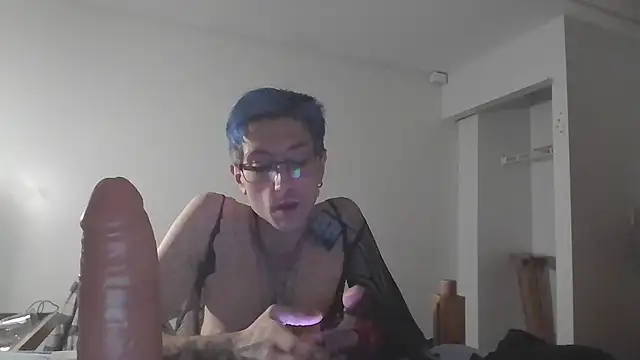 Snapshot of AskAveryAnything chatting on 12-16-25, 10:53 AskAveryAnything online show from 12-16-25, 10:53