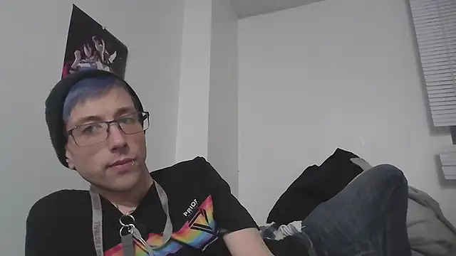 Snapshot of AskAveryAnything chatting on 12-19-25, 02:07 AskAveryAnything online show from 12-19-25, 02:07