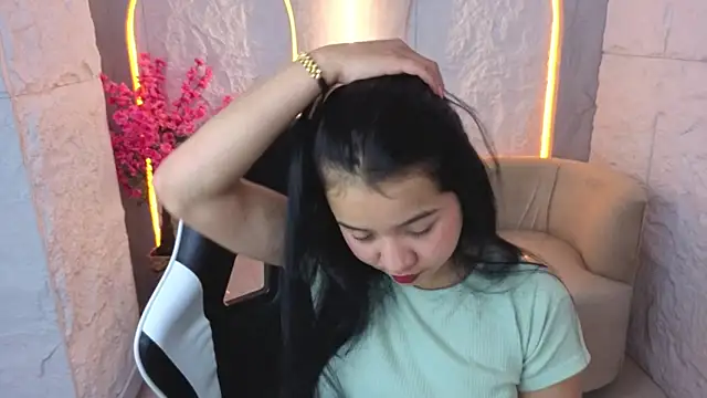 Sofi Adams Tx online show from 12-15-25, 01:26