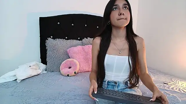 Snapshot of Mimi_Glow chatting on 02-19-26, 07:21 Mimi Glow online show from 02-19-26, 07:21