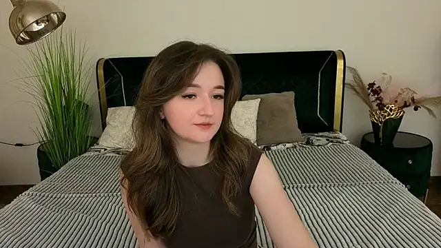CyrenaLuxe online show from 04-21-26, 07:50