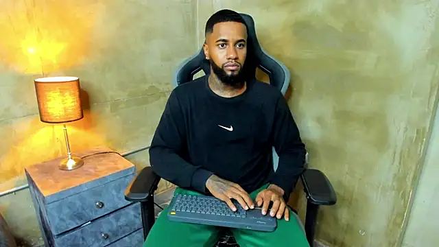 Snapshot of jay_jhonson01 chatting on 12-20-25, 04:08 jay jhonson01 online show from 12-20-25, 04:08