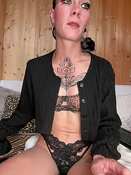 Snapshot of dein_traumchen chatting on 06-10-26, 04:17 dein traumchen online show from 06-10-26, 04:17