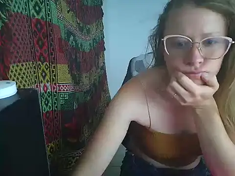 Snapshot of arianna_blonde chatting on 03-01-26, 02:24 arianna blonde online show from 03-01-26, 02:24