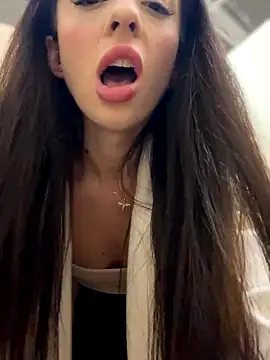 YeaLina online show from 12-14-25, 10:42