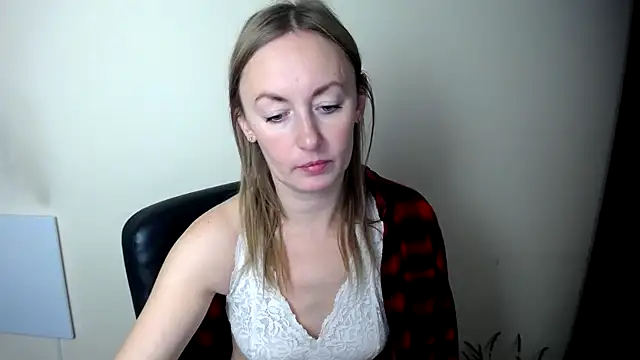 LiaSeass  online show from 12-15-25, 10:08