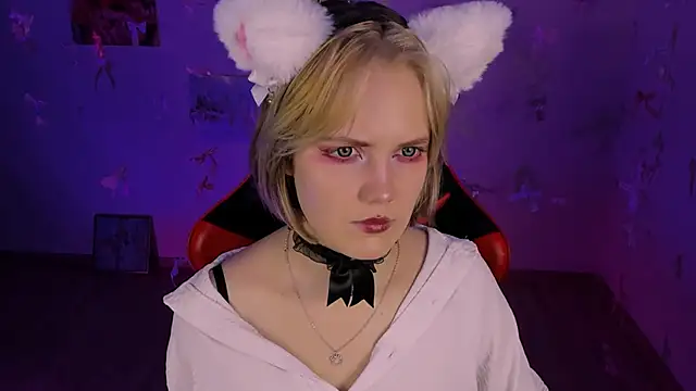 Snapshot of madeline_doll chatting on 01-14-26, 07:58 madeline doll online show from 01-14-26, 07:58