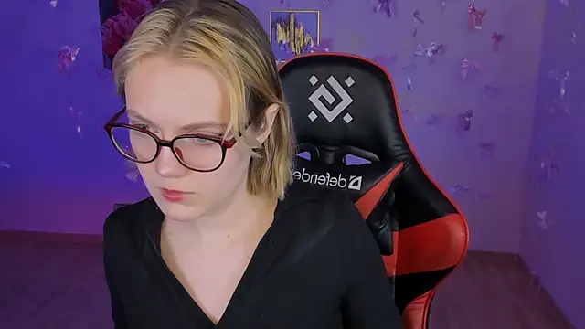 Snapshot of madeline_doll chatting on 02-02-26, 08:24 madeline doll online show from 02-02-26, 08:24