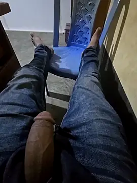 Snapshot of SHARIF12123 chatting on 12-23-25, 07:39 SHARIF12123 online show from 12-23-25, 07:39