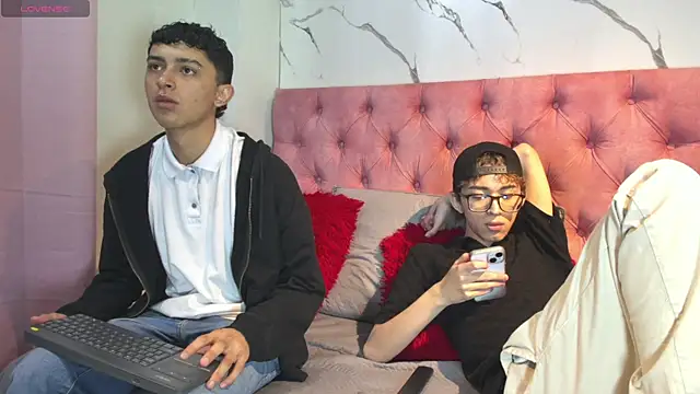 Snapshot of double_temptation2 chatting on 12-20-25, 07:54 double temptation2 online show from 12-20-25, 07:54