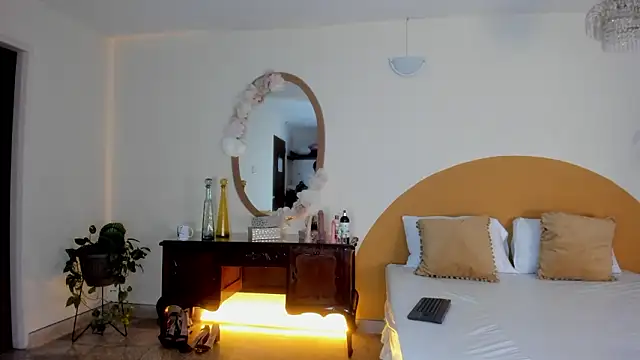 liaa moretti  online show from 02-11-26, 08:47