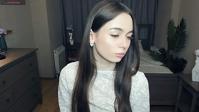 Snapshot of YvonneRobes chatting on 02-23-26, 07:33 YvonneRobes online show from 02-23-26, 07:33