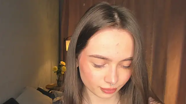 YvonneRobes online show from 04-12-26, 07:30