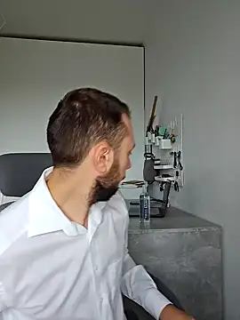 Lovebackground online show from 10-01-25, 08:42