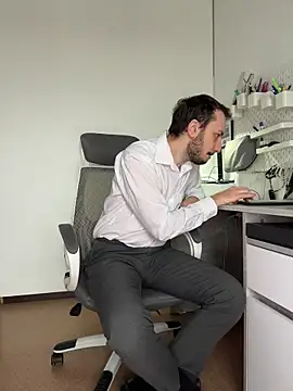 Lovebackground online show from 03-04-26, 08:42