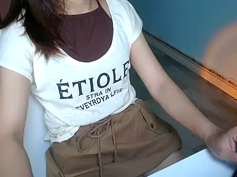 Snapshot of Chichi_86 chatting on 08-02-26, 05:06 Chichi 86 online show from 08-02-26, 05:06