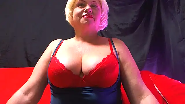 Snapshot of NaughtyMILF4UX chatting on 01-18-26, 10:30 NaughtyMILF4UX online show from 01-18-26, 10:30