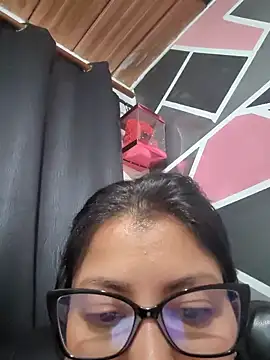 Snapshot of Mia-krafor chatting on 12-15-25, 10:25 Mia-krafor online show from 12-15-25, 10:25