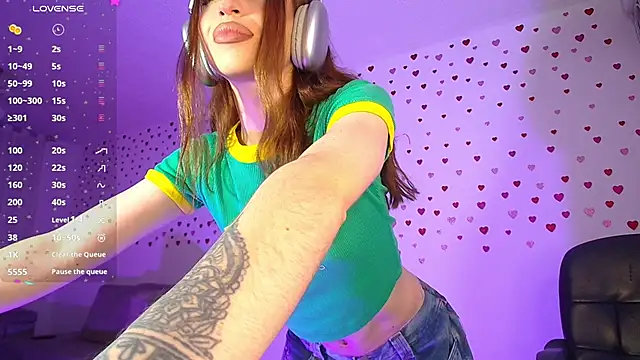 alina lee online show from 02-10-26, 01:43