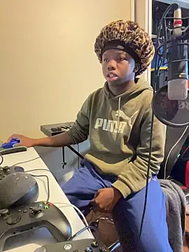 Snapshot of YourLittleBoyfriend chatting on 01-14-26, 04:45 YourLittleBoyfriend online show from 01-14-26, 04:45