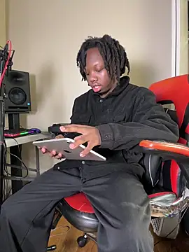 Snapshot of YourLittleBoyfriend chatting on 02-28-26, 08:43 YourLittleBoyfriend online show from 02-28-26, 08:43