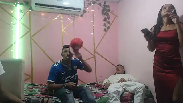 twobigscock23 online show from 04-17-26, 04:37