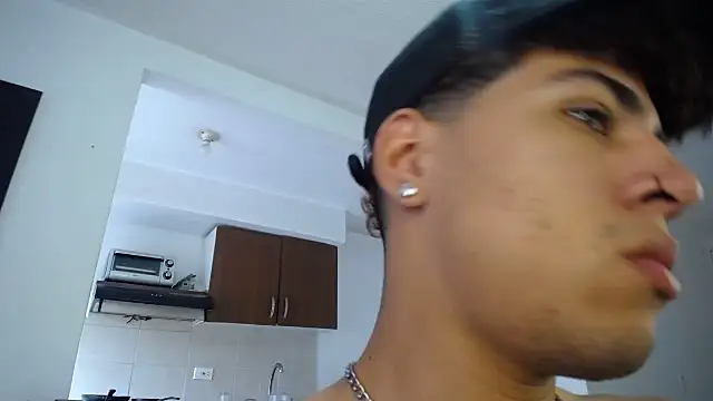 Snapshot of black_men9 chatting on 04-20-26, 07:04 black men9 online show from 04-20-26, 07:04