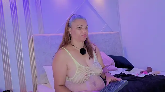 Snapshot of persefone_sky chatting on 02-15-26, 09:19 persefone sky online show from 02-15-26, 09:19