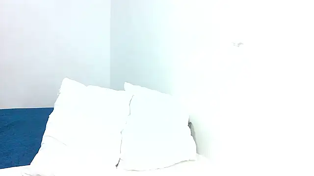 Snapshot of Sthefanyx2 chatting on 02-13-26, 01:12 Sthefanyx2 online show from 02-13-26, 01:12