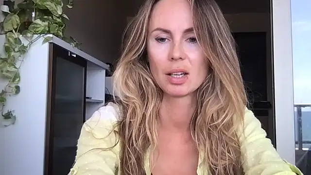 Snapshot of LeMilf chatting on 06-17-26, 10:28 LeMilf online show from 06-17-26, 10:28