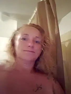 Snapshot of gailbee12 chatting on 07-01-26, 05:20 gailbee12 online show from 07-01-26, 05:20