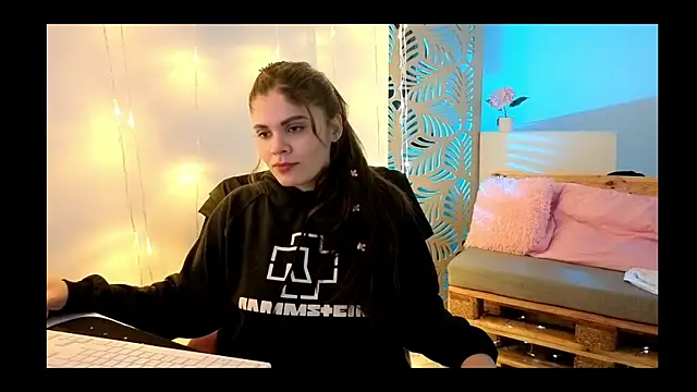 vickvalencia2 online show from 01-09-26, 06:16