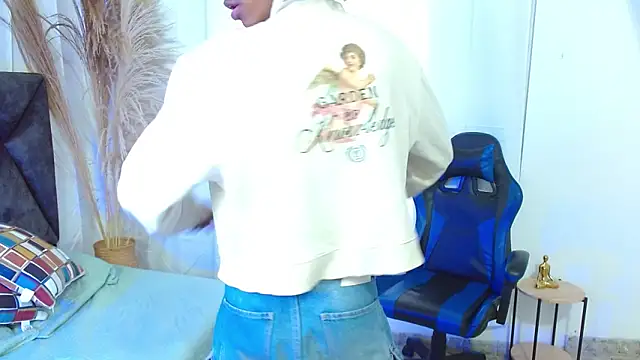 angelll18  online show from 12-20-25, 09:33