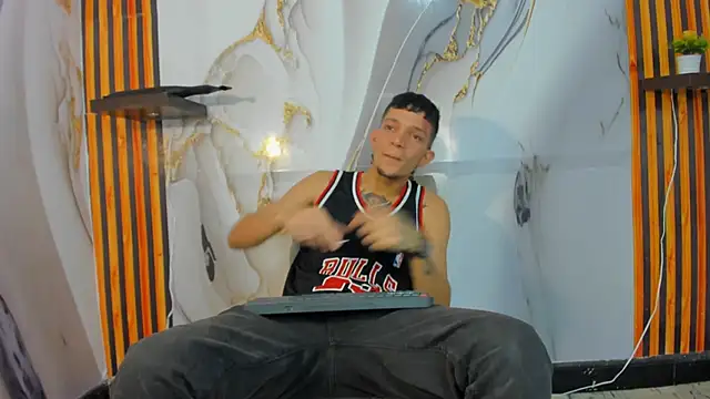 Straight Guy22 online show from 12-19-25, 04:19