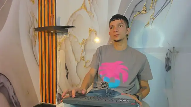 Straight Guy22 online show from 12-21-25, 04:08