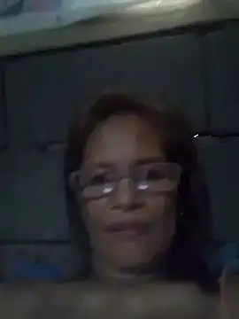 Snapshot of Petite_elise chatting on 02-06-26, 04:17 Petite elise online show from 02-06-26, 04:17