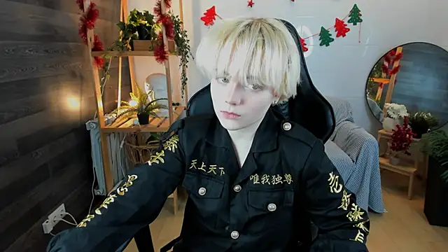 KellyKik online show from 12-19-25, 08:27