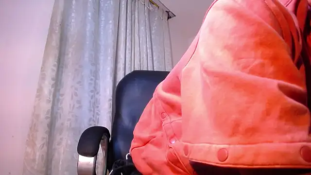 Snapshot of TOMBOYSEXX chatting on 06-17-26, 10:39 TOMBOYSEXX online show from 06-17-26, 10:39