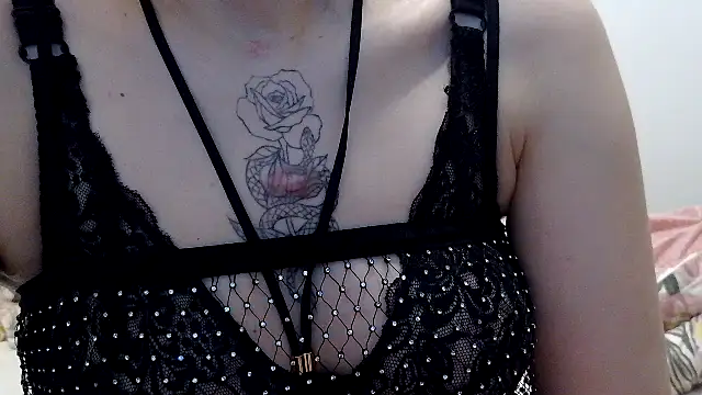 Snapshot of anngelle chatting on 05-08-26, 06:19 anngelle online show from 05-08-26, 06:19