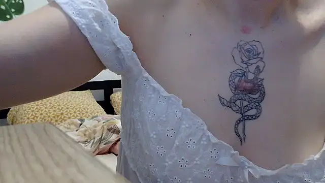 Snapshot of anngelle chatting on 05-19-26, 06:20 anngelle online show from 05-19-26, 06:20