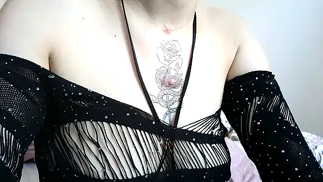 Snapshot of anngelle chatting on 06-19-26, 08:07 anngelle online show from 06-19-26, 08:07