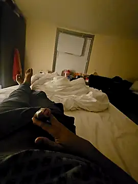 Gnax1 online show from 12-18-25, 04:46