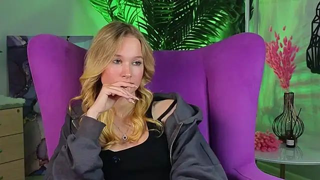 ElizFait online show from 12-14-25, 11:04