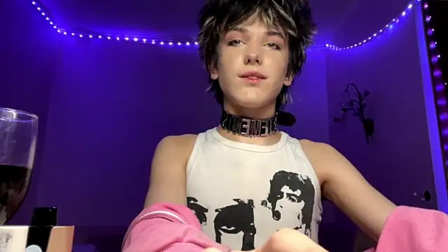 Snapshot of MilesGrays chatting on 12-20-25, 01:34 MilesGrays online show from 12-20-25, 01:34