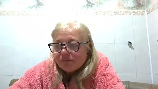 Snapshot of LinaLight88 chatting on 05-29-26, 07:56 LinaLight88 online show from 05-29-26, 07:56